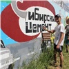 Школьники разрисовали забор «Красноярского цемента» яркими граффити