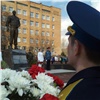 В Красноярске установили памятник Александру Лебедю