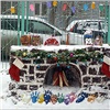К новогодним праздникам красноярские ученики украсили двор родной школы