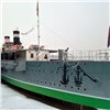 Крейсер «Аврора» появился на Енисее возле красноярского музея