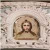 В Красноярске под осыпавшейся краской обнаружили лик Христа