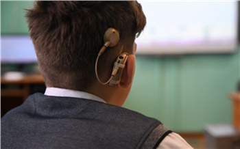 «Глухота — не преграда для полноценной жизни»: как устроена красноярская школа-интернат для глухих