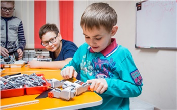 «Родители сэкономят на себе, но на ребёнке никогда»: выгодно ли открывать «детский» бизнес в Красноярске? 