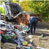 В Академгородке украли и сломали новые евроконтейнеры для мусора. Левобережный оператор заменил их восьмикубовой мульдой