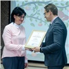 Депутаты Заксобрания поздравили многодетные семьи с Днем матери