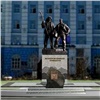«Воплощение трудовых подвигов»: в Норильске продолжается работа над установкой скульптуры металлурга