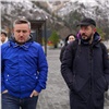 Блогер Артемий Лебедев прилетел в Красноярск и прогулялся по дивногорской набережной