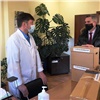 Алексей Додатко провел прием граждан в Емельяново и передал волонтерскую помощь районной больнице