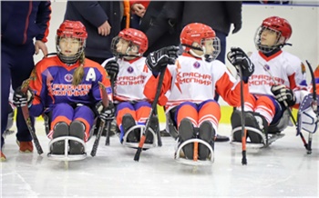 «Если ребенок занимается спортом — он успешен»: зеленогорский ЭХЗ поздравил юных следж-хоккеистов