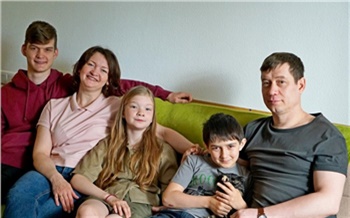 «Где-то внутри я не могла его полностью принять»: непростая история приемной семьи из Красноярска