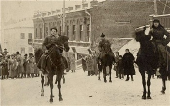 «Рубили шашками и разрывали лошадьми»: как сибирская атаманша с большевиками воевала