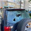 «Видимо, допекло»: в красноярском Солнечном пьяный мужчина вооружился куском асфальта и разбил стёкла у 21 машины