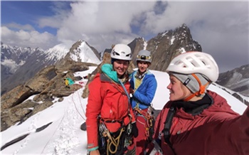 «Если человек не ценит свою жизнь, то на маршруте ему делать нечего»: красноярская альпинистка об уникальном первовосхождении