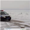 На юге Красноярского края рыбаки уже начали выезжать на неокрепший лед (видео)