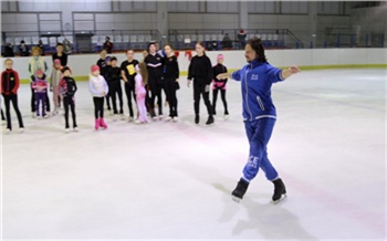 «Мастер-класс от чемпиона»: дети сотрудников ГХК приняли участие в отборе для ледового шоу в рамках «Nuclear Kids — 2022»