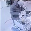 Найденный на месте убийства четырех человек в Канске нож был куплен главой семьи (видео)