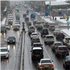 В предпраздничный день Красноярск сковали многокилометровые пробки