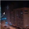 На Карамзина загорелась квартира на 9 этаже жилого дома. Эвакуировалось 10 человек (видео)