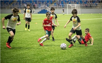 «У каждого есть шанс попасть в большой спорт»: лучшие фото с краевого детского турнира по мини-футболу на призы СУЭК