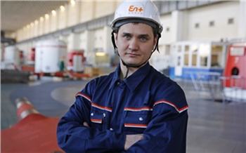 «Стремился к этой профессии и уходить не планирую»: ведущий инженер электротехнического цеха Красноярской ГЭС о работе, семье и родном городе
