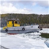 В Зеленогорске маленький ледокол разбил лед на реке Кан