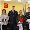 «Защитили 17 детей»: воспитатели красноярского детского сада обезоружили девушку с ружьем и получили за это медали