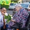 Бывший глава Тувы помог красноярской пенсионерке получить инвалидную коляску с электроприводом