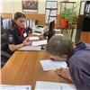 Красноярские полицейские помогут мужчине и женщине получить российские паспорта. Они с 90-х годов жили без документов (видео)