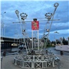 В Красноярске у здания Арбитражного суда появилась необычная скульптура из металла