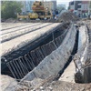 В Красноярске обрушилась часть закрытого на ремонт моста через Качу (видео)
