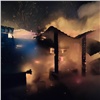 Ночной пожар уничтожил жилой дом и машину на востоке Красноярского края 
