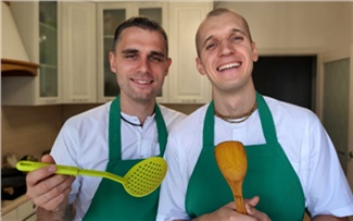 «Не поняла, а где в солянке мясо?!»: как кришнаиты-вегетарианцы открыли в Красноярске доставку освященной еды в офисы