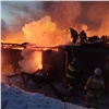 В Железногорске во время крупного пожара в гаражном кооперативе сгорела «Нива» (видео)