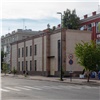 Здание кафе «Кантри» в центре Красноярска вновь признали самовольной постройкой и обязали владелицу снести его