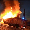 Крупный пожар возник в автосервисе на улице 60 лет Октября в Красноярске (видео)