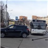 64-летний автомобилист подрезал автобус и спровоцировал ДТП: пострадала 19-летняя пассажирка маршрутки (видео)