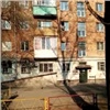 Житель Абакана под наркотиками вытолкнул подругу из окна третьего этажа