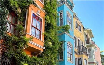 Дома из сериала и усатые мужчины: как красноярка бродила по знаменитому кварталу в Стамбуле