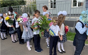 «С бантами, цветами и поздравлениями»: как в Красноярске отмечали День знаний