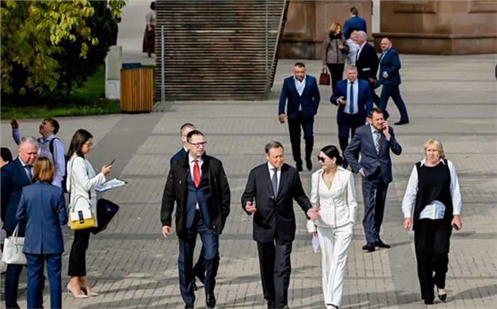 «Здесь лучшие люди Красноярского края»: честный фоторепортаж с инаугурации губернатора