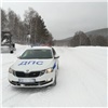 Красноярцев просят не выезжать на трассу из-за снегопада