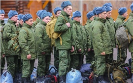 «Рост угроз и расширение НАТО»: Путин увеличил штатную численность армии