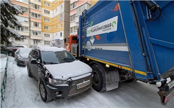 «Гидравлика перемерзает, а во дворах теснее некуда!»: как мусоровозы работают в сильные холода в Красноярске