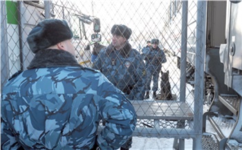 «Купе строгого режима»: как в поездах перевозят заключенных по Красноярскому краю