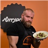 Тренер и ведущий «Тайги на тарелке» Вадим Дувгалов приготовил ЗОЖ-салат из капусты с клюквой