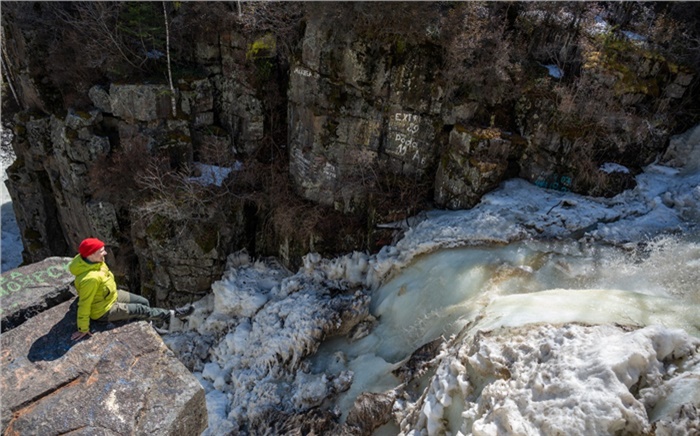 Уковский водопад, каменные великаны и остатки цивилизации: маршрут короткого путешествия на февральские праздники 