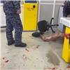 Окровавленный мужчина устроил погром в магазине в Иланском (видео)