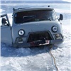 УАЗ провалился под лёд на Красноярском море