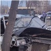 В Красноярске бесправник во время полицейской погони врезался в дерево: пострадали двое подростков (видео)