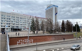 Вандалы расписали стену возле красноярской администрации